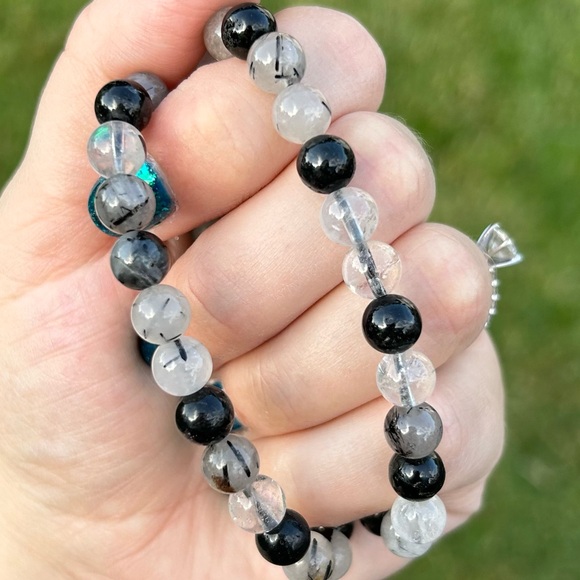 Black tourmaline in Quartz 8mm - Picture 4 of 4
